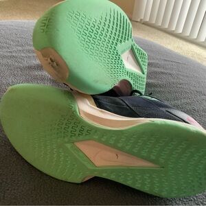 Men’s used tennis shoe 11.5